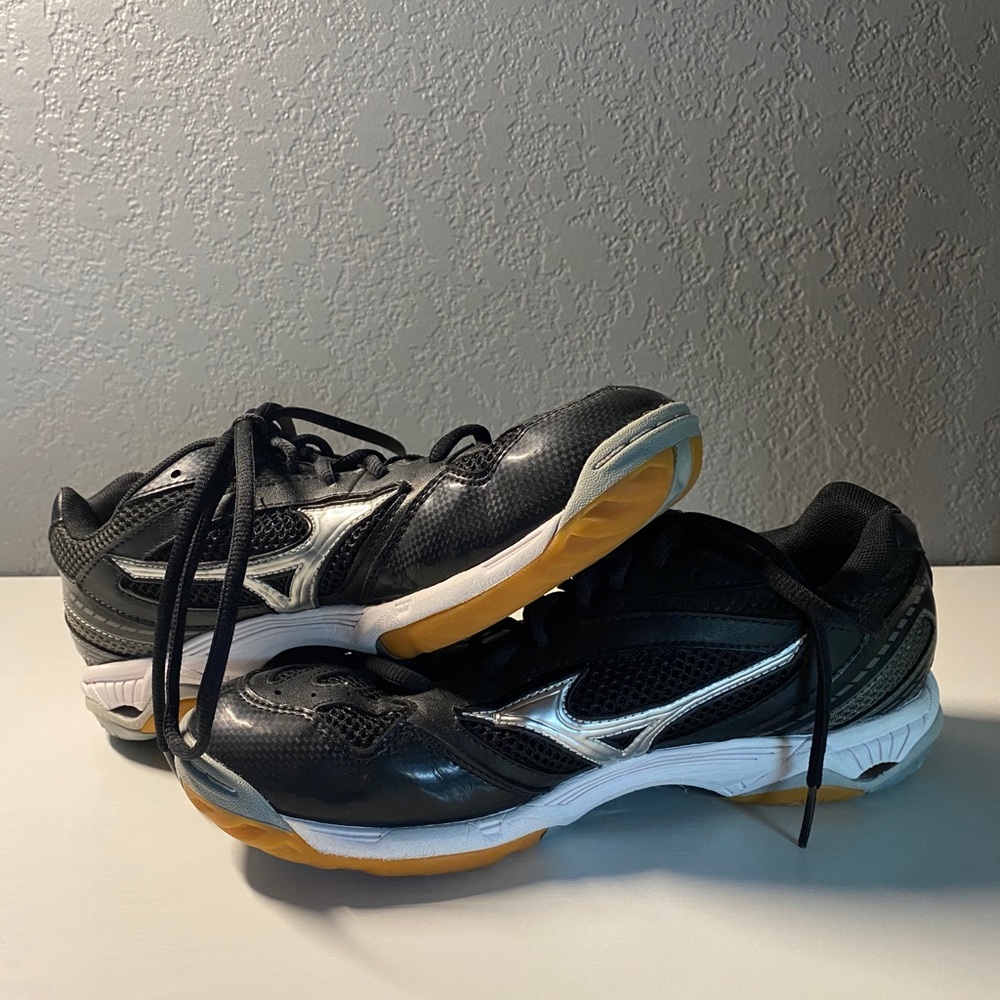 Mizuno athletic shoes